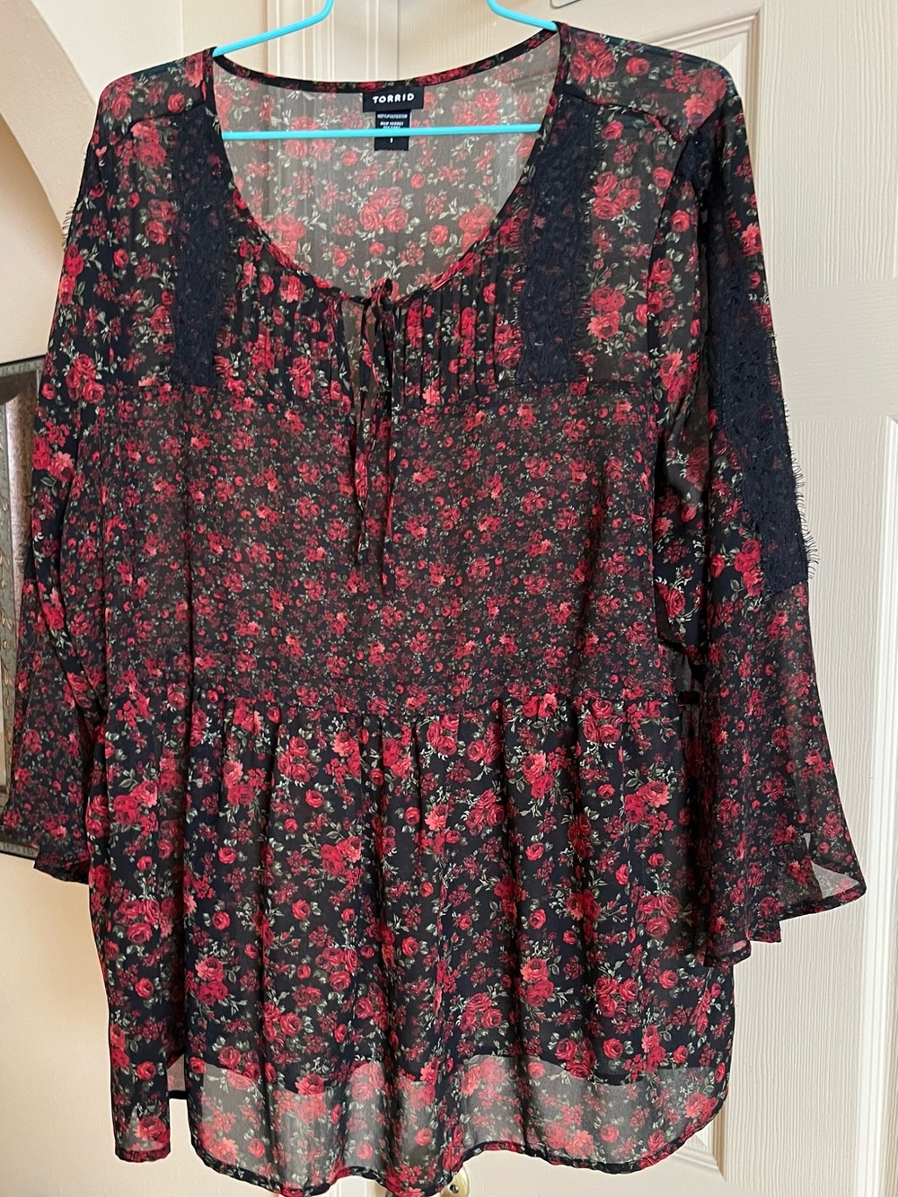 torrid Black Blouse with Red Rose Floral Print Tie-Neck size 1